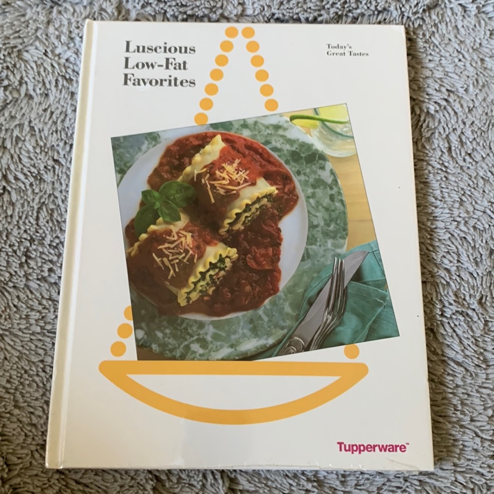 Tupperware Hardcover Lucious Low-Fat Favorites Cookbook . New in sealed package